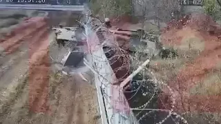 Опубликовано видео с БМП, протарнившей бетонный забор в аэропорту Волгограда