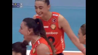 Hande Baladın Santarelli'nin Takımına Karşı ⚡