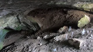 Зимний спуск в пещеру Ящик Пандоры, Хакасия. Маршрут до нижних этажей и изумрудного озера.