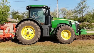 John Deere 8270R in slow motion