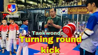 Turning round kick