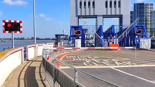 Full Journey on the Woolwich Ferry (North Side to South Side)