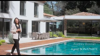 BONAPARTE présente un Home Tour d'une splendide villa située sur la commune de Mougins.