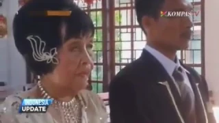 Seorang perjaka 28 tahun nikahi nenek 82 tahun