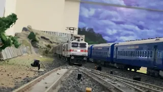 Parallel race of LHB and ICF coach | LHB overtake ICF | Indian model railways | Ho scale train set