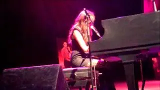 Christina Perri - "Jar of Hearts" at the Dallas Breaking Dawn Fan Event