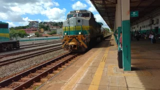 Trem de Passageiros chegando em Governador Valadares