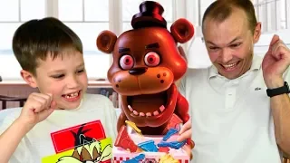 Макс и Папа играют в FNAF