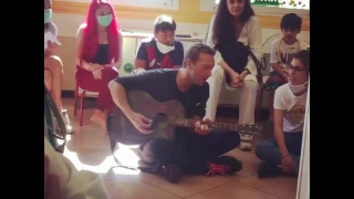 Chris Martin performs Something Just Like This in a children's hospital in Milan - Coldplay