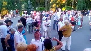 3. Dancing, dance retro *Ringing drops*. Dance retro in the gorky park Kharkov.