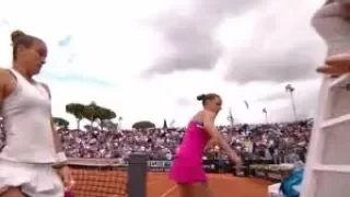 Karolina Pliskova bashes umpire's chair with racket after loss | 16/05/2018