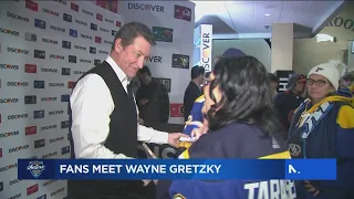 Wayne Gretzky meets fans at Fan Fair