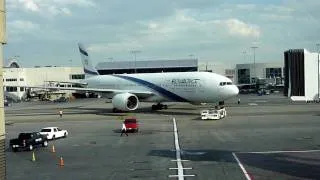 El Al security : Don't point at the aircraft!