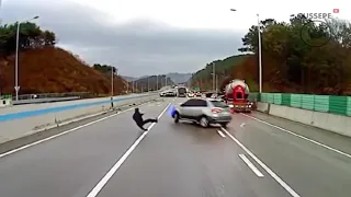 Dlaczego nie powinno wychodzić się z samochodu podczas wypadku na autostradzie