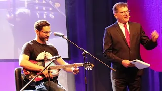 Lucifer / Tom Ellis singing "Creep" at magiccon in 2019 - Live - HD