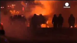 War zone in Kiev  Violence rages as protesters throw petrol bombs at police