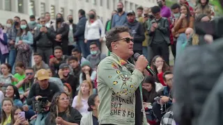 Carlos Vives - Cumbiana II a la calle: Capítulo 2 - Universidad Tadeo