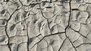 what are Mud cracks. Geological structures, Ripple marks, Mud cracks at basol River Alluvial deposit