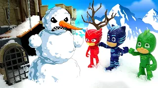 Игры с супергероями - Герои в масках открыли портал в зиму! Видео про игрушки и куклы
