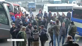 Балончики, штовханина, обурення: ветерани АТО влаштували "екскурсію" на автовокзал Києва