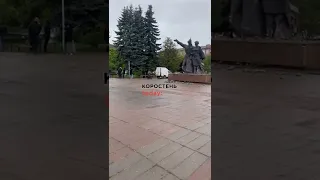 Коростенці демонтували пам'ятник "комсомольцям"