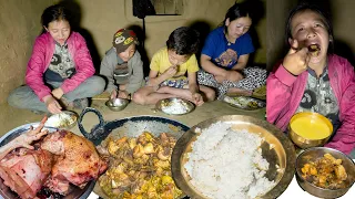 Chicken Recipe with Rice to eat in a village family | Dinner together in the village | Chicken curry