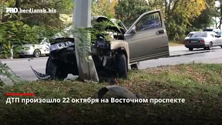 Автомобиль ВАЗ врезался в столб. Водителю транспортного средства понадобилась медицинская помощь