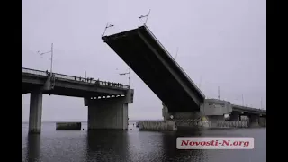Разводка Ингульского моста в Николаеве (10.02.22.)