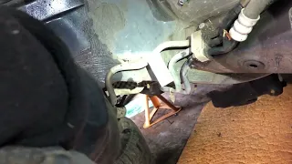 Mercedes SL R230 Front Valve Block Guide and Removal