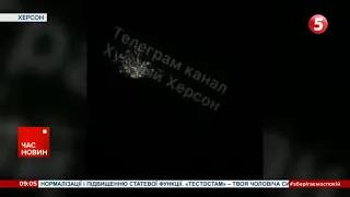 😭Запалювальними снарядами росіяни обстріляли вночі Херсон