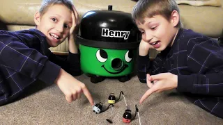 SANTA WATCHES OUR VIDEOS!?!?!? ~ Kids get Present = New GREEN HENRY THE HOOVER for their Collection