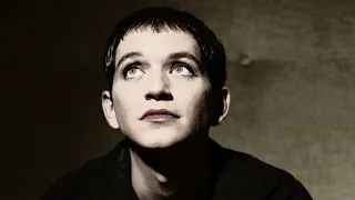 Placebo - Brian Molko at France Inter in 'Onde 2 Choc' - 2003