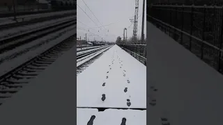 Следы человека на снегу