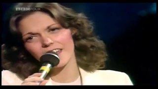 Carpenters | I Need to be in Love - at the New London Theatre (1976)