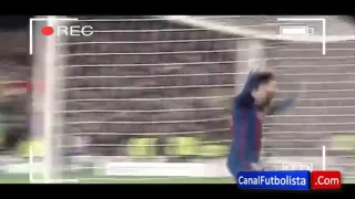 messi salta a la grada para celebrar el gol de sergi roberto BARCELONA 6-1 PSG