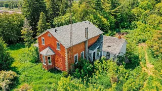 Gorgeous ABANDONED 1860s Victorian Farmhouse With Multiple Outbuildings l Lots Left Behind!