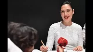 Gal Gadot Comforts Emotional Young Fan at San Diego Comic Con