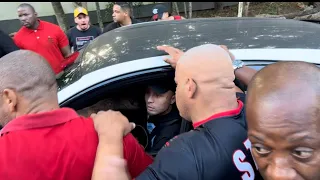 CLIMA TENSO NO NINHO DO URUBU! TORCEDORES COBRAM JOGADORES EM FRENTE AO CT DO FLAMENGO!