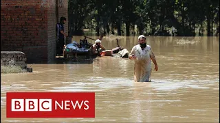 Pakistan army leads flood rescue missions - BBC News