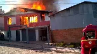 Incêndio destrói casa e mata jovem em Bento - Portal Leouve - Grupo RSCOM