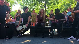 Shakira Performs "Chantaje" Live (Acoustic) in Washington Square Park, New York City, May 17, 2017