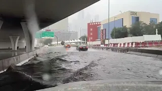 Historisch viel Regen in Dubai sorgt für dramatisches Hochwasser