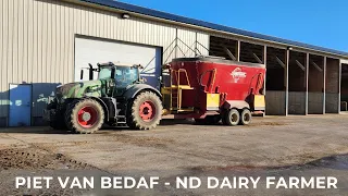 Feeding Dairy Cows with Supreme 1700 & Fendt 930 (74)