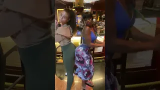 Samantha Irvin & Trinity (Naomi) twerking 😳🍑🔥😍 #wwe #impact #samanthairvin #trinity #twerking