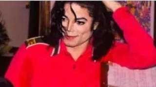 Michael Jackson Watching Himself Sing And Beatboxing Who Is It #Shorts #MichaelJackson