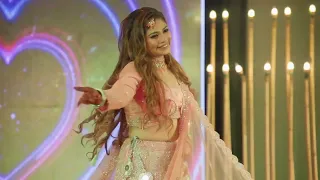 Beautiful sangeet dance performance by the bride for family  #youtube #youtubeshorts #dance