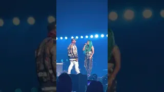 Karol G y Anuel AA choliseo de Puerto Rico