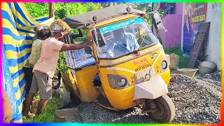 Mahindra ALFA Autorickshaw 3 wheels stuck in gravel mound | Tuk Tuk Rickshaw Video | Crazy AutoWala