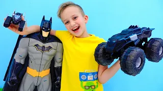Vlad und Niki retten Batcave und spielen mit Batmobile RC - Spielzeuggeschichte für Kinder