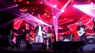 Руки Вверх - Он Тебя Целует (акустика!) Arena Moscow 06.10.12